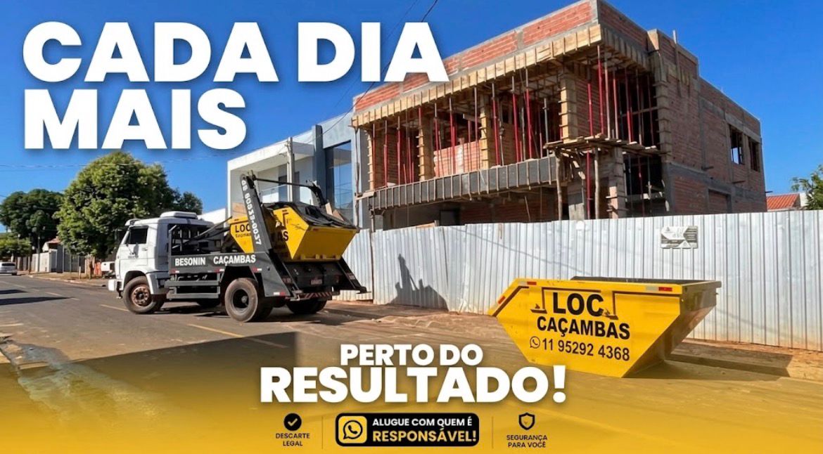 Caminhão poliguindaste da LOC Caçambas entregando caçamba em obra